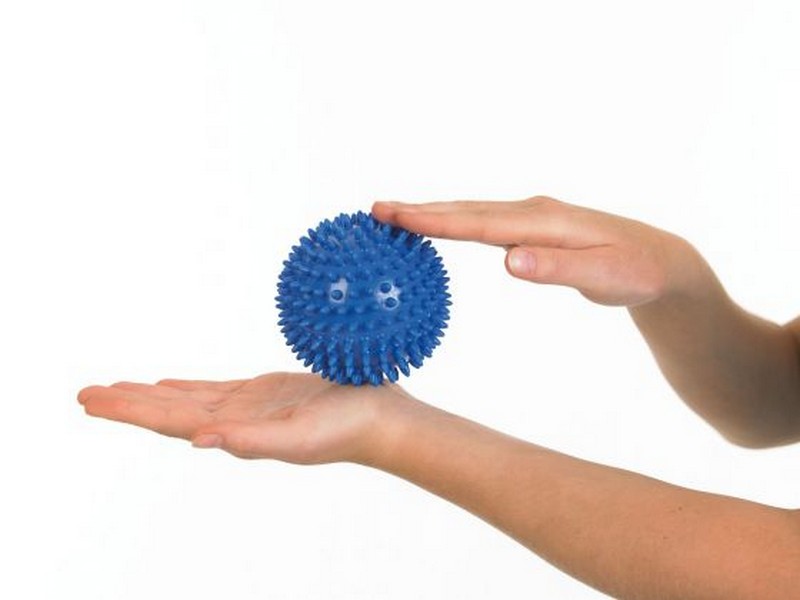 Массажный мяч TOGU Spiky Massage Ball 464000\BL-00-00 синий 800_600