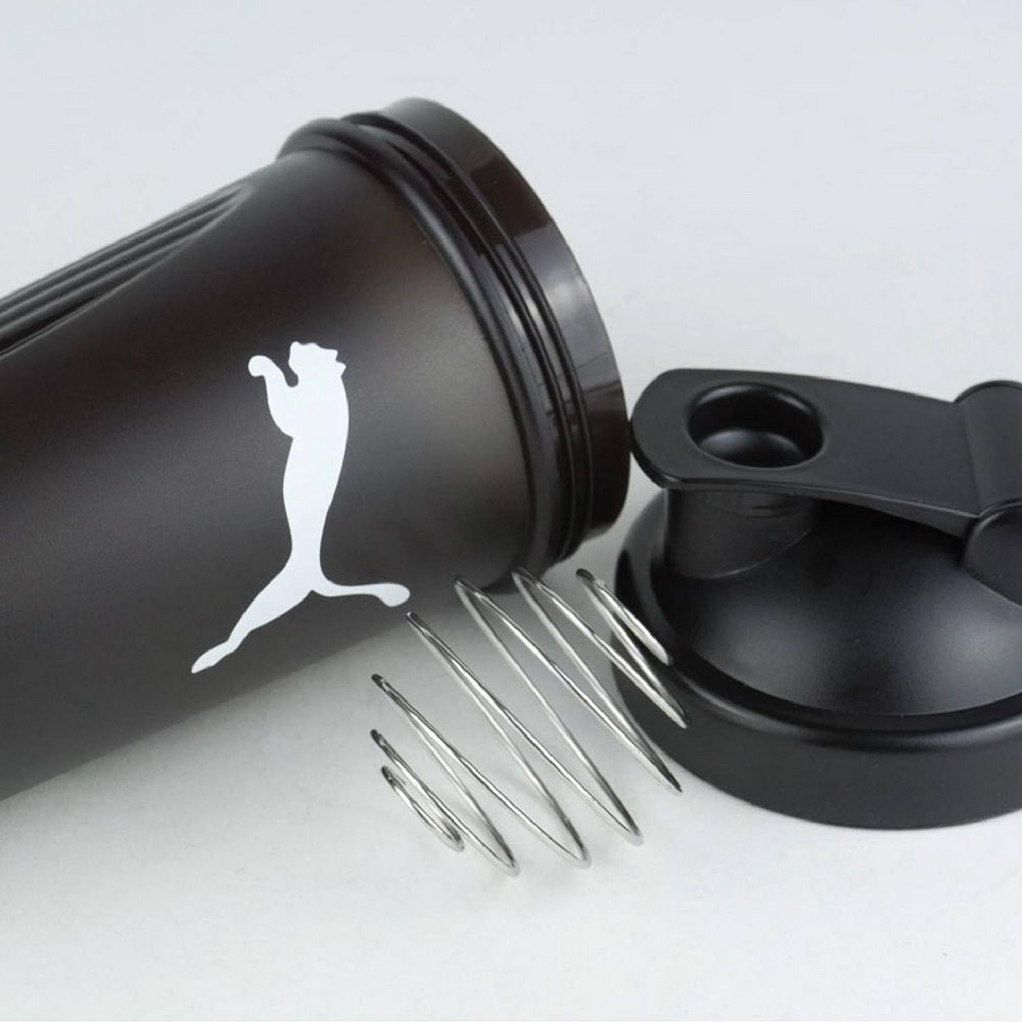 Шейкер спортивный 700мл, пластик Puma Shaker Bottle 05351901 черный 2000_2000