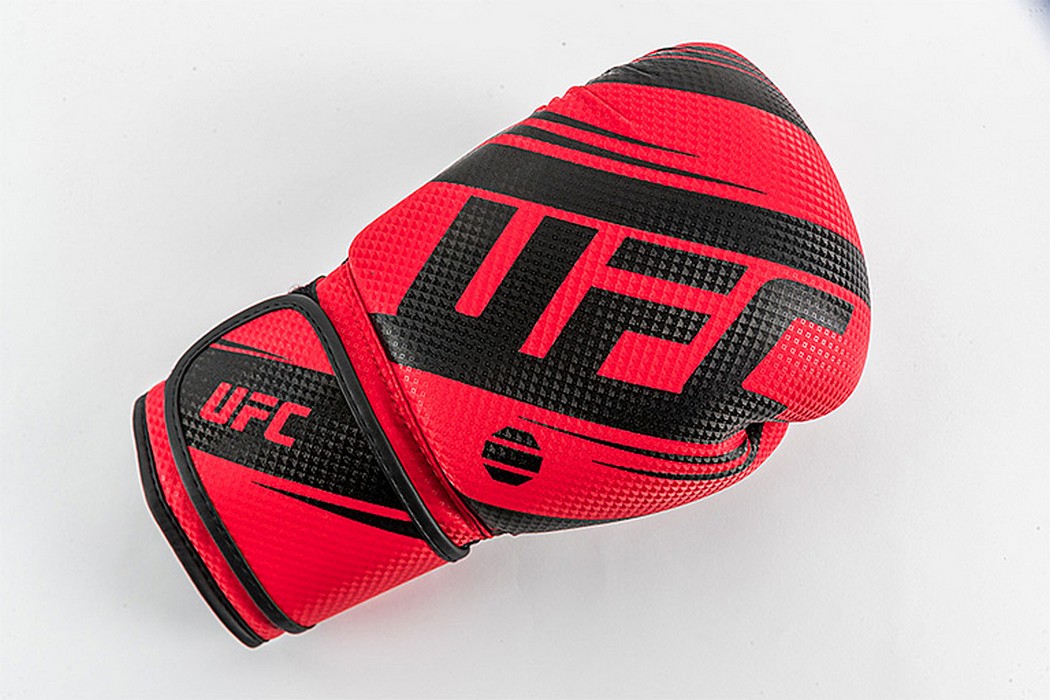 Боксерские перчатки UFC PRO Performance Rush Red,16oz 1050_700